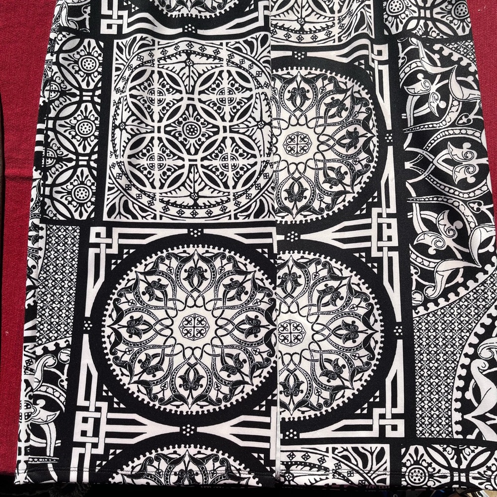 Chic Black and White Knee-Length Pencil Skirt for Work